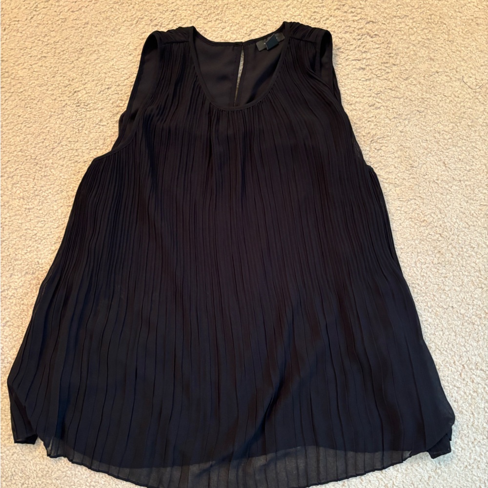 Halogen sleeveless flowy top, size M